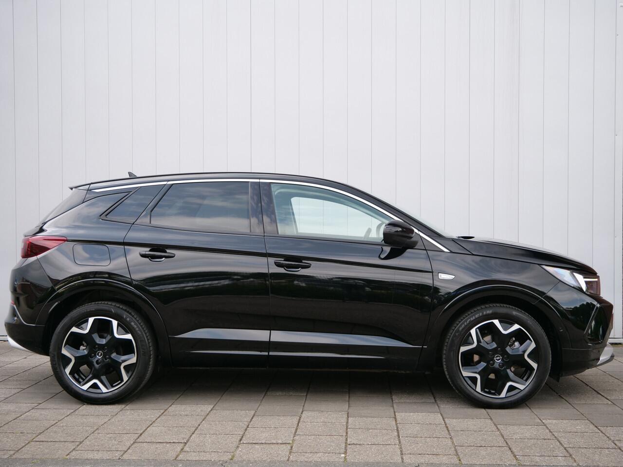 Opel Grandland 1.2 Turbo 130pk Ultimate AUTOMAAT 19 inch / Apple Carplay / LED-koplampen / Comfortstoelen