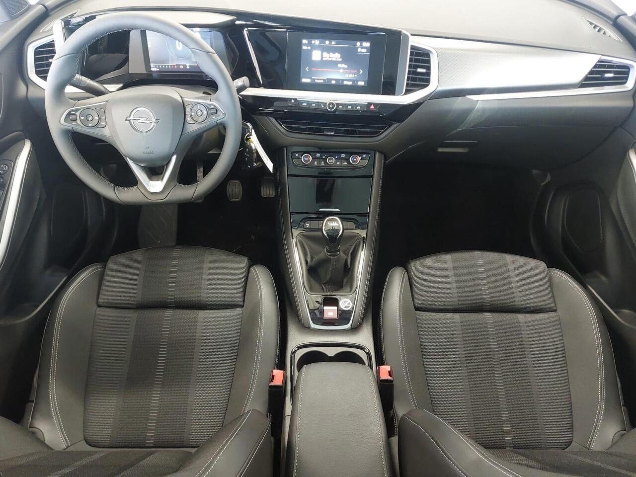 Opel Grandland 1.2 Turbo 130PK Elegance 10.000KM!!! BTW Auto | Climate Control | AGR-Sportstoelen | Stuurverwarming + Stoelverwarming+ voorruitverwarming | Navigatie By App| Apple Car play/Android Auto | |Cruise | 17"LM-Velgen | PDC | LED Verlichting | Digitaal Dashboa