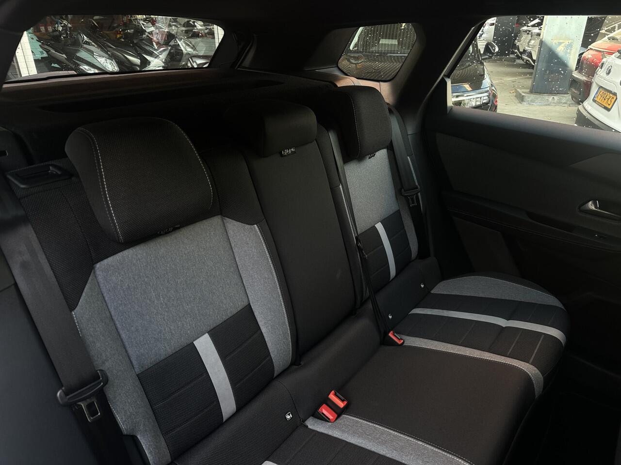 Opel Grandland 1.2 Turbo Hybrid Business Edition Elektrisch bedienbare achterklep/Stoel verwarming.