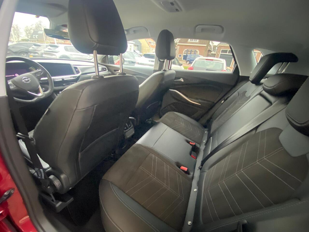 Opel Grandland 1.6 Turbo Plug-In Hybrid Ultimate | Automaat | Apple carplay | Electronic climate control | Navigatiesysteem | Parkeersensoren voor en achter