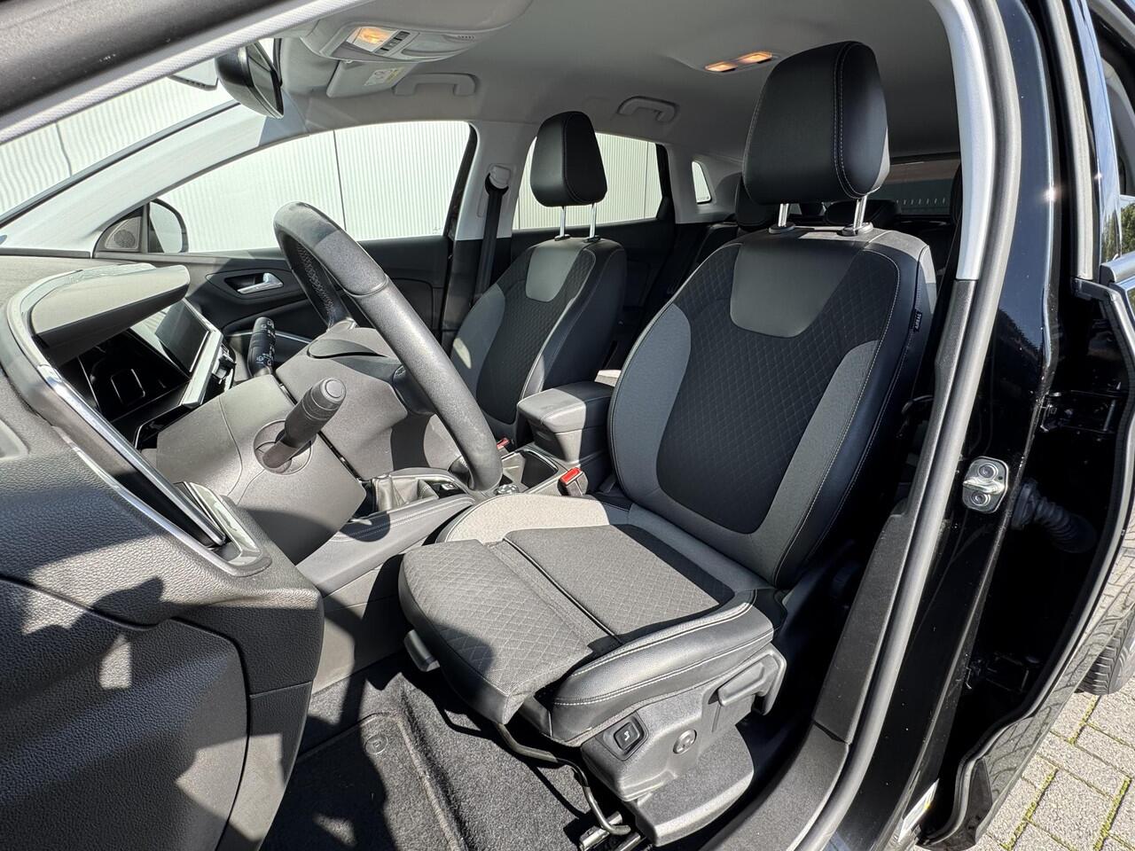 Opel Grandland 1.2 Turbo GS Line Voorruitverwarming / Stoelverwarming / Stuurverwarming / Achteruitrijcamera / Cruise control / All season banden/ apple carplay en android auto