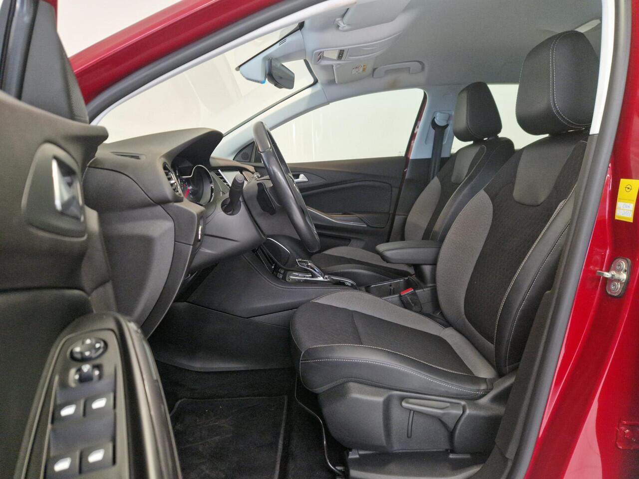 Opel Grandland 1.6 Turbo Plug-In Hybrid Business Elegance SOH 90,5% | Navigatie | Parkeersensoren voor en achter | Apple Carplay/Android Auto