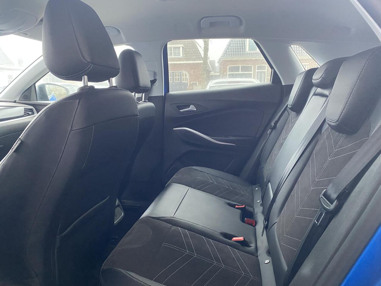 Opel Grandland 1.6 Turbo Plug-In Hybrid GS | AGR Comfortstoelen | Achteruitrijcamera | Parkeersensoren voor en achter | Navigatiesysteem | Voorstoelen verwarmd