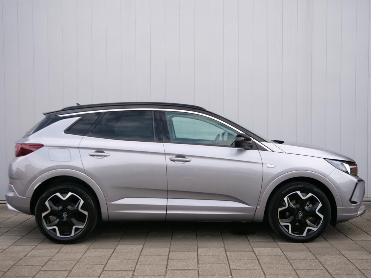 Opel Grandland 1.2 Turbo 130pk Ultimate Automaat Navigatie / LED / Camera / 19 Inch