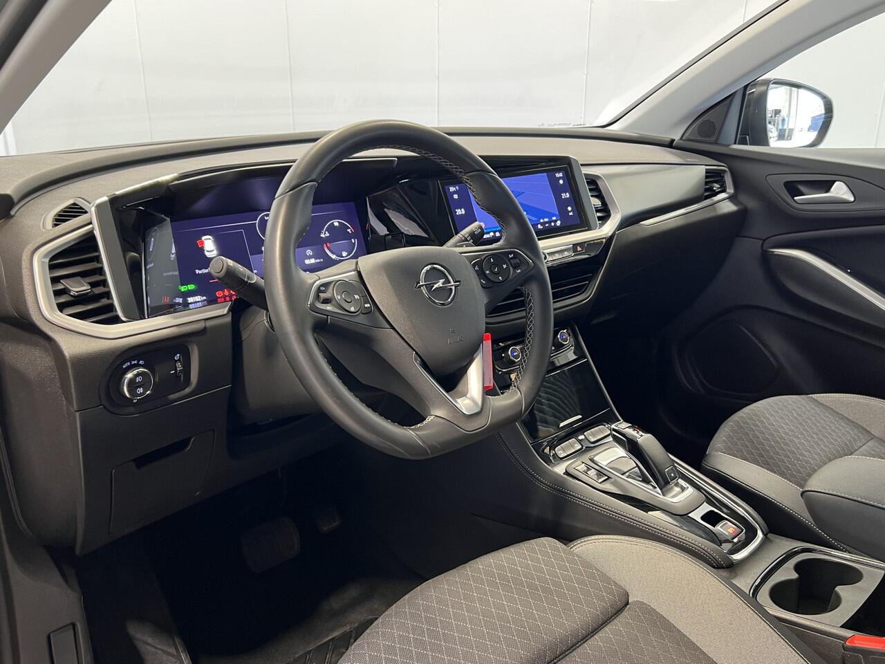 Opel Grandland 1.2 Turbo GS Line | Navigatie/Android/Apple Carplay | LM Velgen 18" | Achteruitrijcamera | Cruise Control | DAB | Airco |