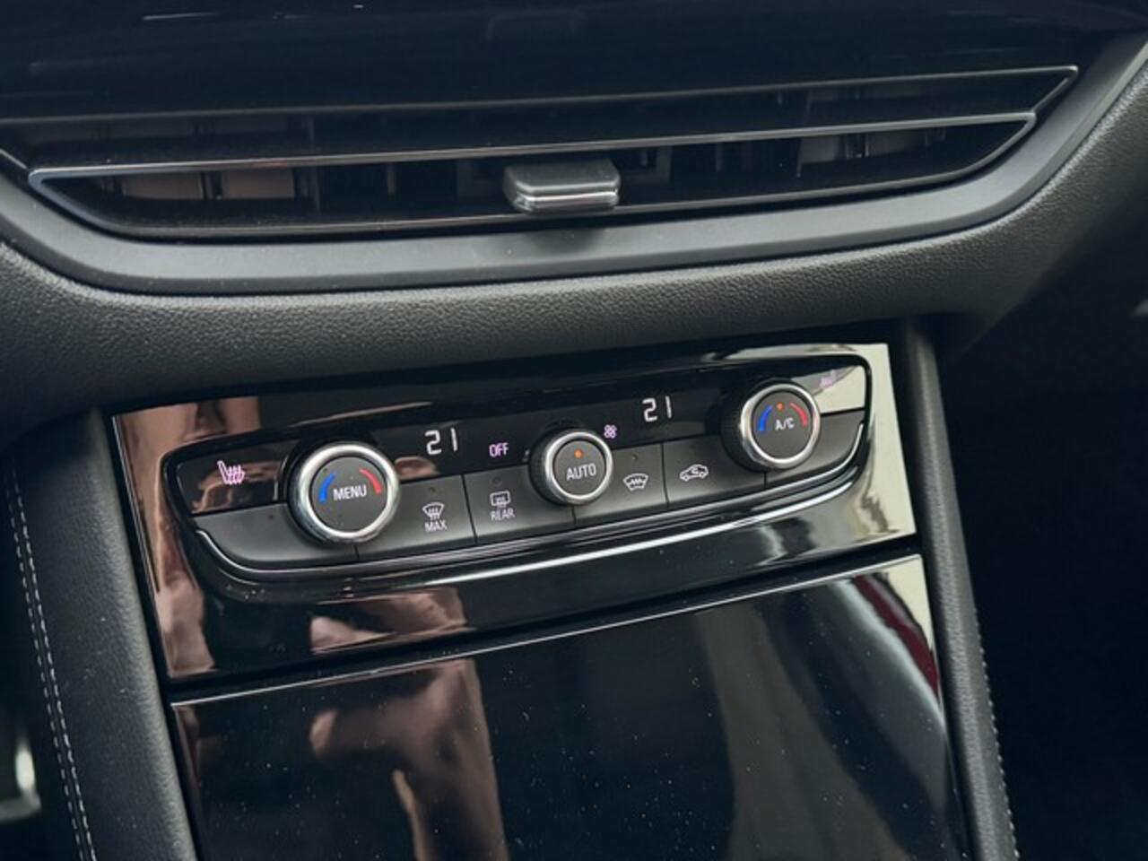 Opel Grandland 1.6 Turbo Plug-In Hybrid Elegance met Navi/Camera, Trekhaak, 19inch, Winterpakket