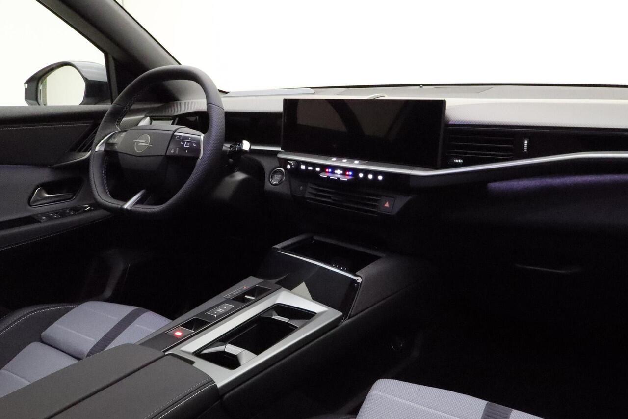 Opel Grandland 1.6 Turbo Plug-in-Hybrid GS | 7.4 KW boardlader | Rondomzicht camera | LED matrix | 20'' lichtmetalen velgen | Panoramadak | AGR stoel | Elektrische achterklep