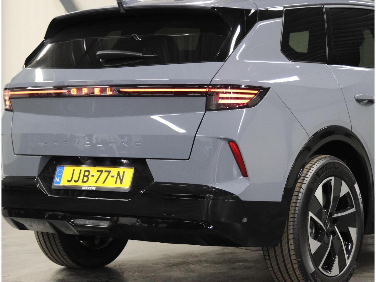 Opel Grandland Electric Business Edition 73 kWh | Incl. ¤1.897,08 Korting! | 17% bijtelling | AUTOMAAT | Warmtepomp | 360° Camera | Stoel, stuur & voorruit verwarmd | Apple Carplay/Android Auto | Elektr. achterklep | ARG-stoelen | Matrix LED | Navigatie |