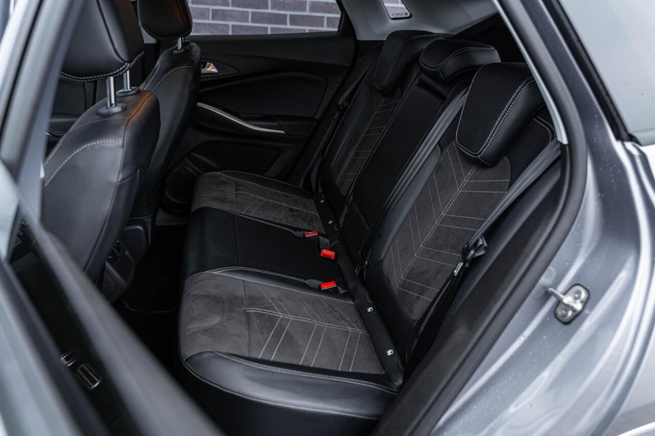 Opel Grandland 1.6 Turbo Plug-In Hybrid GS | Adaptive Cruise Control | Stoel & Stuurwiel Verwarmd | Zwart Dak | Keyless Entry | Half Alcantara Half Leren Bekleding | Apple Carplay | Sfeerverlichting