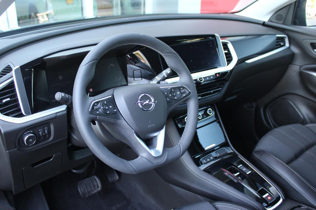 Opel Grandland 1.2 Turbo 145PK AUTOMAAT Hybrid GS | BLACK PACK | STOEL/STUUR VERWARMING | NAVIGATIE | APPLE CARPLAY/ANDROID AUTO | DODEHOEK DETECTIE | 18" LICHTMETALEN VELGEN | DAB+ RADIO | PARKEERSENSOREN VOOR + ACHTER | ADAPTIVE CRUISE CONTROL | ACHTERUITRIJ CAMERA |