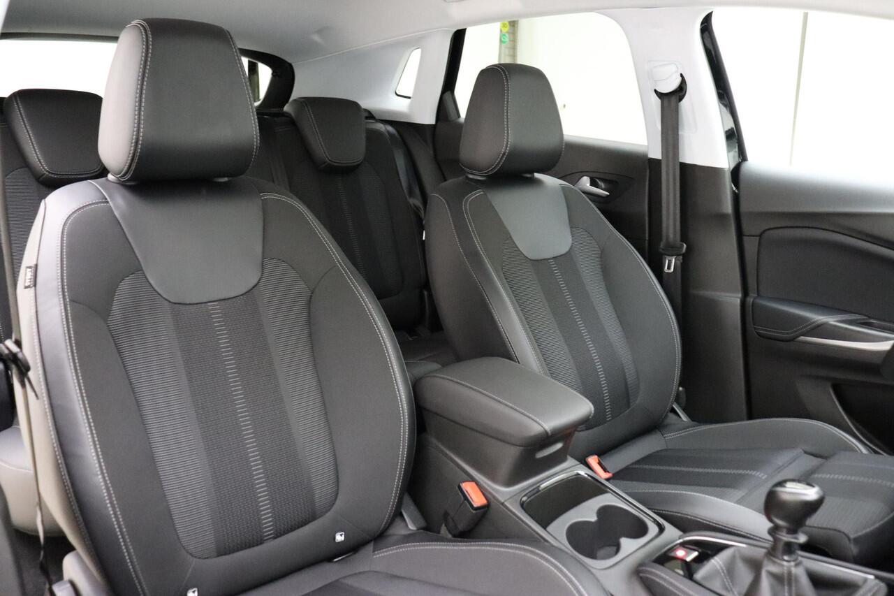 Opel Grandland 1.2 Turbo GS 130pk | Navigatie | Climate Control | Camera | Cruise Control | LED Verlichting | Parkeersensoren | Getint glas | Lichtmetalen velgen