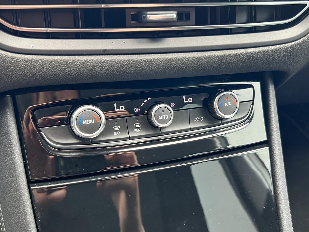 Opel Grandland 1.6 Turbo Plug-In Hybrid | Navigatie/Android/Apple Carplay | LM Velgen 18" | Achteruitrijcamera | Adaptive Cruise Control | Stuur Verwarmd |