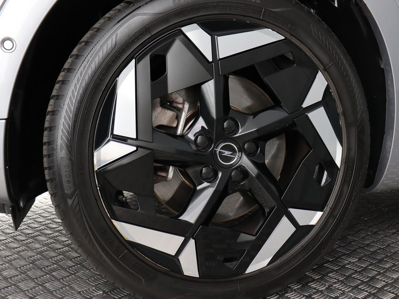 Opel Grandland 1.6 Turbo Plug-In Hybrid 4x4 GSe (Camera / Navi / Elek. achterklep / ACC)