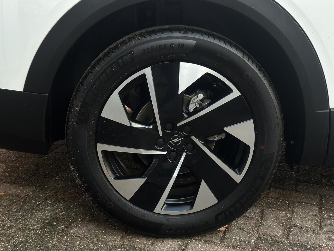 Opel Grandland 1.2 Turbo Hybrid Business Edition Elektrisch bedienbare achterklep/Stoel verwarming.