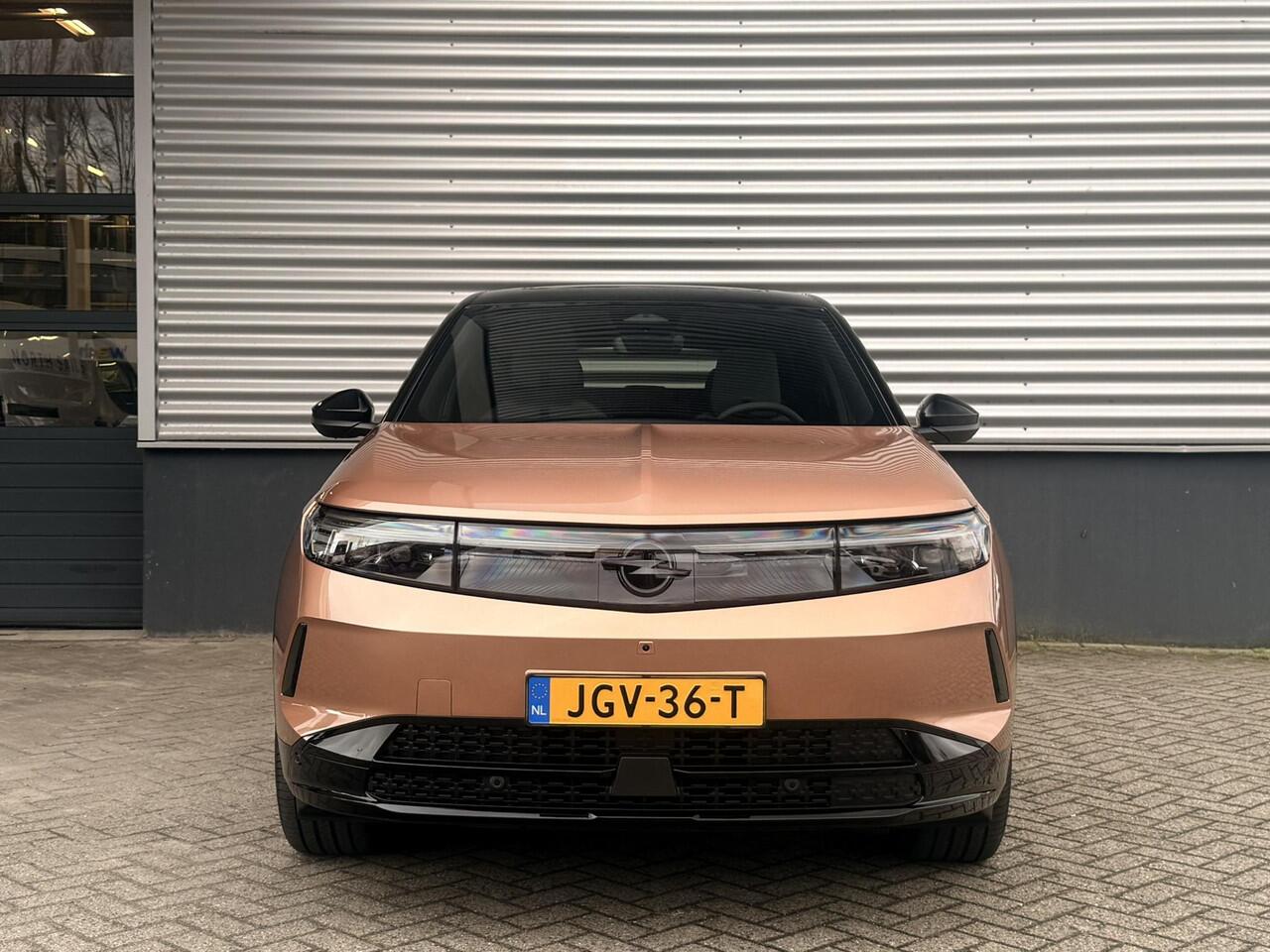 Opel Grandland Electric GS 73kWh 210pk | FOCAL | 360° CAMERA | NAVI | ELEKT. ACHTERKLEP | AGR STOELEN | PANO DAK |