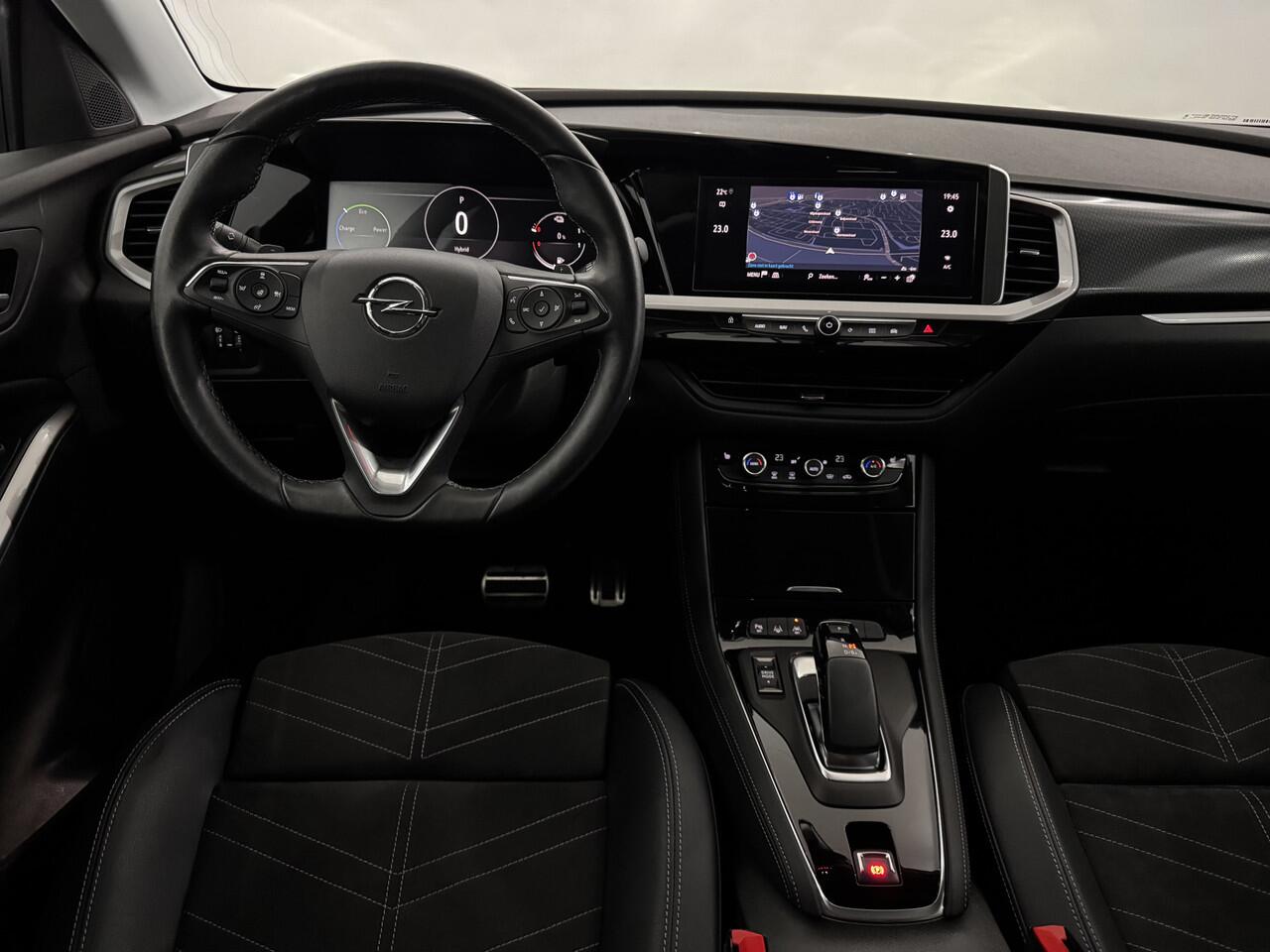 Opel Grandland 1.6 Turbo Plug-In Ultimate Half leder, 360 Camera, Navi, Keyless start, Winterpakket, Elektrische achterklep, Virtual desk