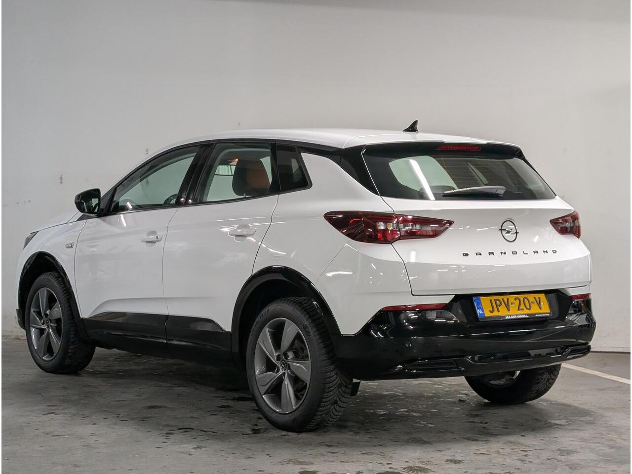 Opel Grandland GS 1.2 Turbo 130pk | ALL SEASON BANDEN | AGR-STOELEN | 360° CAMERA | STOEL + STUURVERW. | DODEHOEKBEW. | NAVI | ISOFIX |