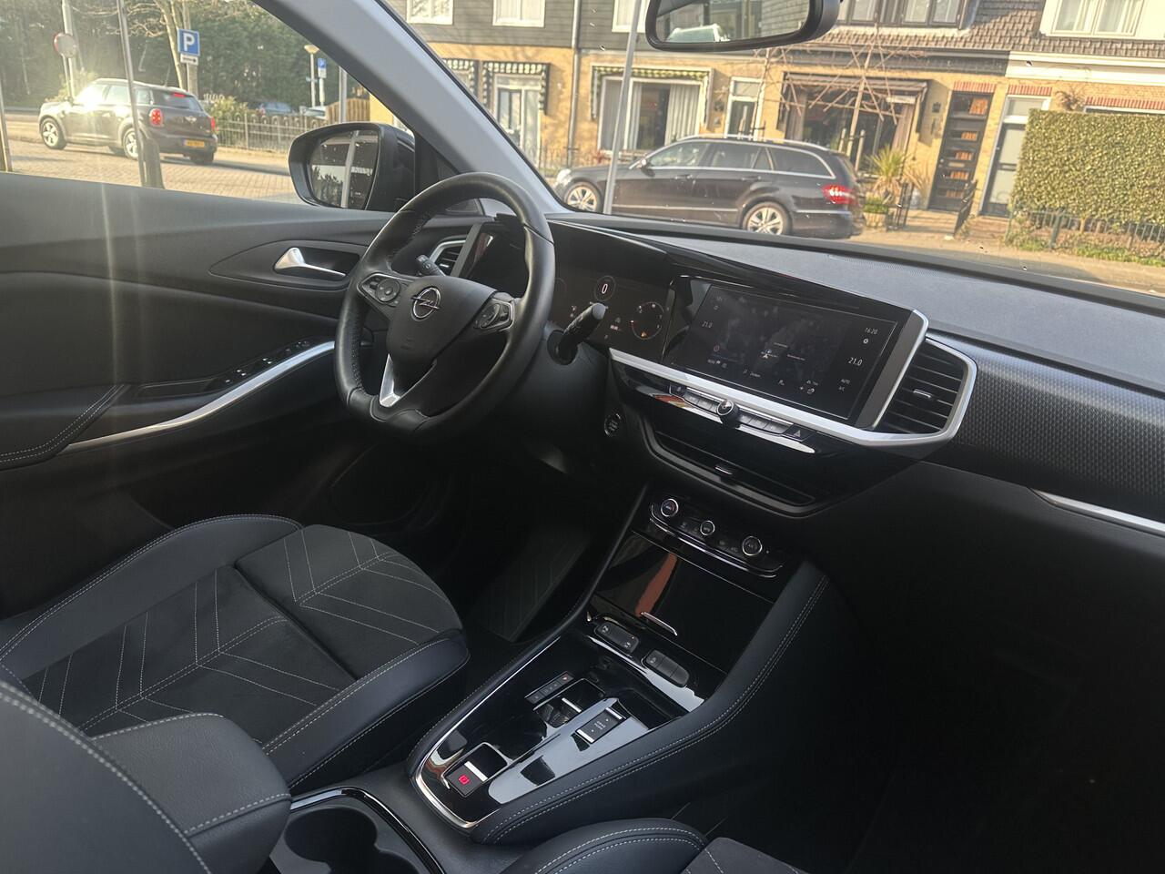 Opel Grandland 1.2 Turbo Elegance Automaat Stoel + stuurverwarming/Dodehoek sensor/Zelf inparkeren