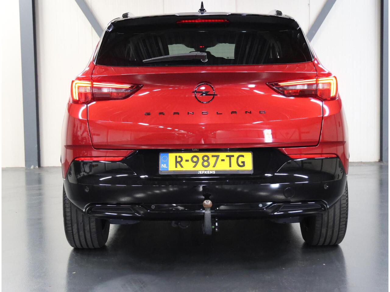 Opel Grandland 1.2 Turbo GS Line | AppleCarPlay/AndroidAuto | Alcantara | Cruise Control | Camera | Stoel, Stuur & Voorruit verwarmd | AGR-Stoelen | Parkeersensoren | Two-tone | Isofix | Privacy Glass | Afneembare Trekhaak |