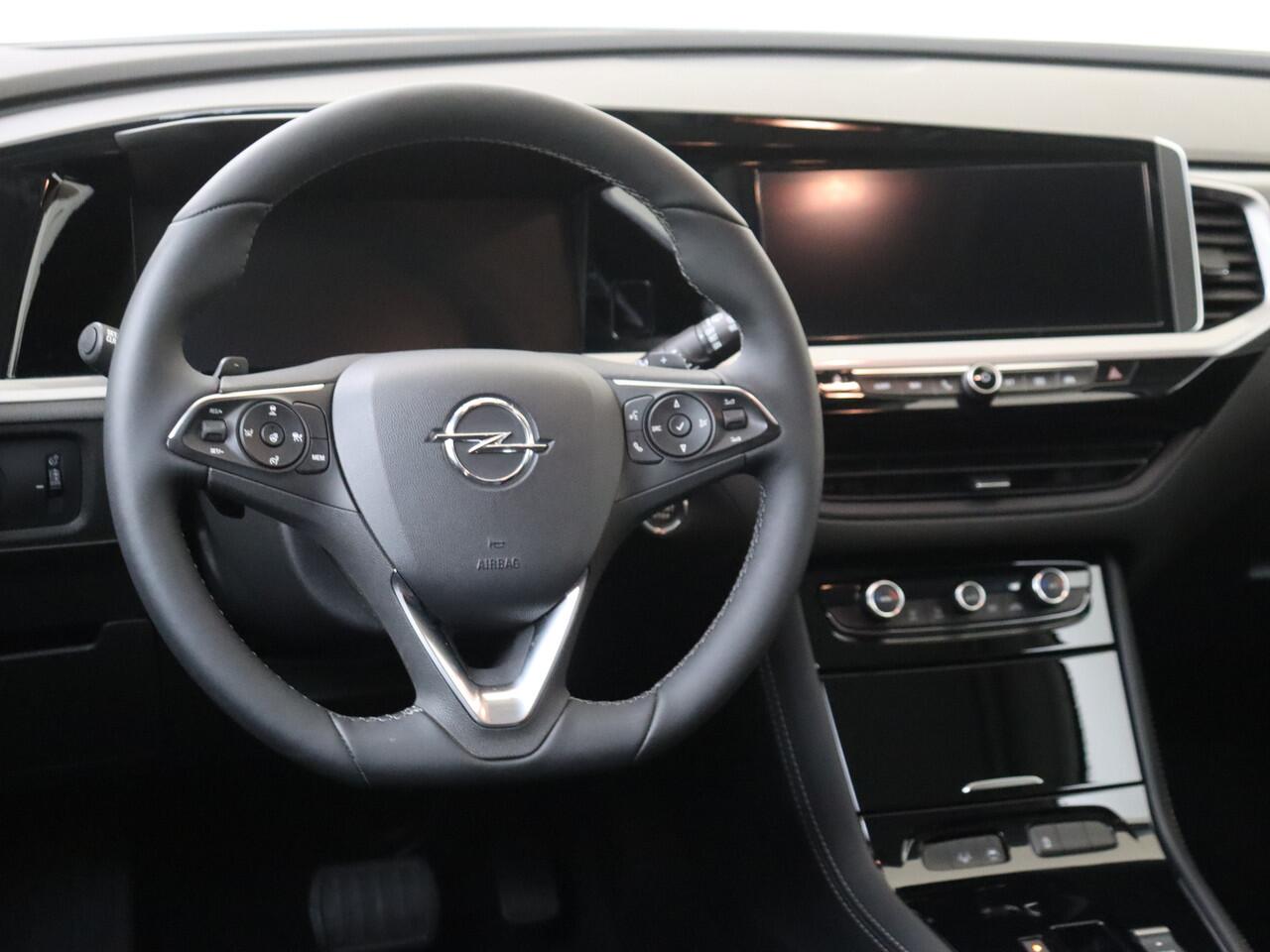 Opel Grandland 1.2 Turbo Hybrid Ultimate | AGR Stoelen | Elek. Achterklep | Camera | Carplay |