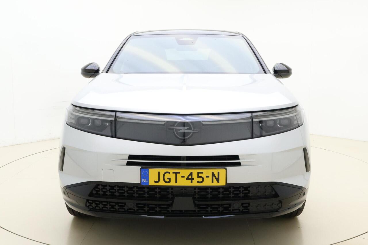 Opel Grandland 1.6 Turbo Plug-in-Hybrid GS | 7.4 KW boardlader | Rondomzicht camera | LED matrix | 20'' lichtmetalen velgen | Panoramadak | AGR stoel | Elektrische achterklep