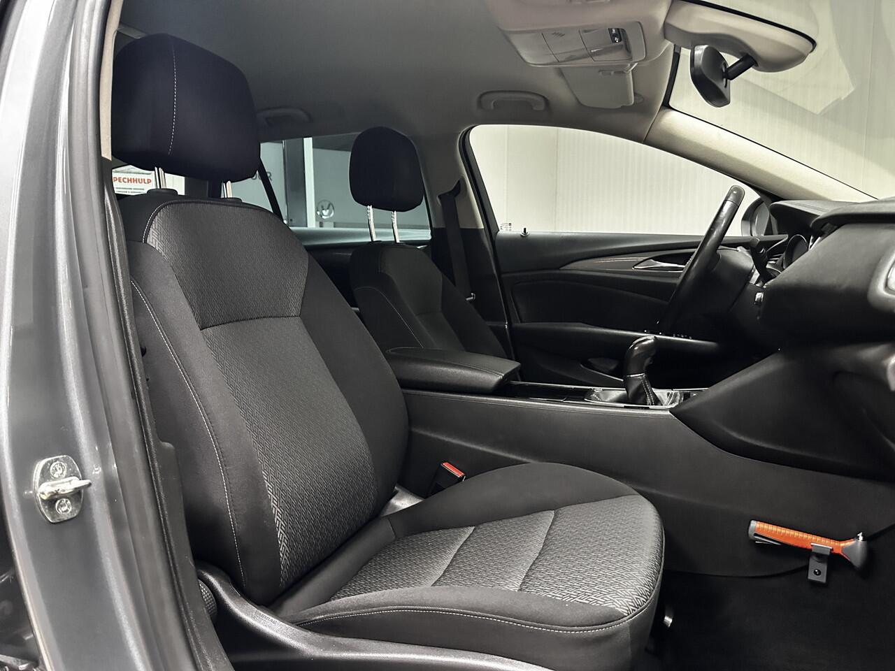 Opel INSIGNIA Sports Tourer 1.5 Turbo Edition/ 141pk/ Trekhaak/ Stoel + Stuurverw./ Apple + Android/ Camera/ 17'' LMV/ Lane-Assist./ Voorruitverw./ Dode-Hoek DET./ DAB+/ Grootlicht Assist./ Extra getint glas.