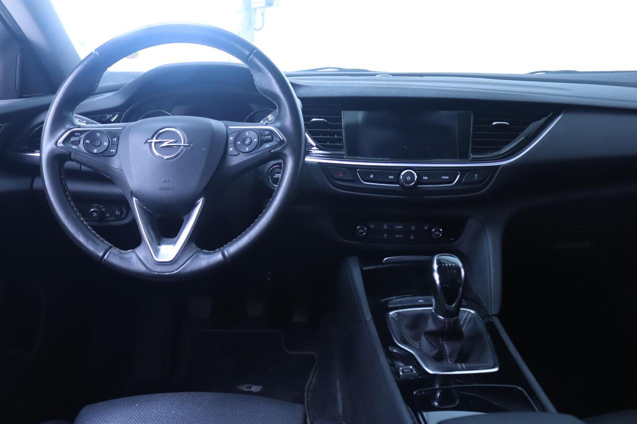 Opel INSIGNIA Grand Sport 1.5 Turbo Business Executive | Apple Carplay/Android Auto | Parkeersensoren voor, achter en camera | Navigatie | Trekhaak wegklapbaar |