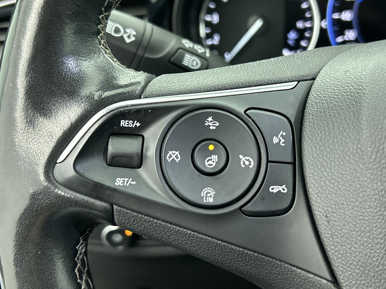 Opel INSIGNIA Sports Tourer 1.5 CDTI 123PK Business Elegance / Leder / Trekhaak / Camera / Stoel-Stuurverwarming / Xenon / Airco-ecc. / Apk 01-2026