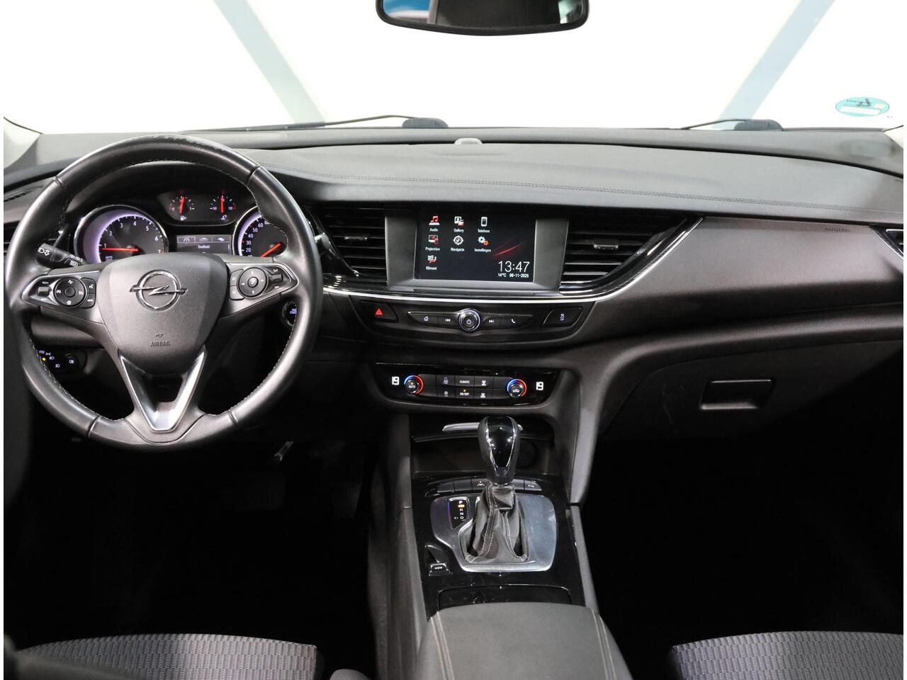 Opel INSIGNIA ST 165PK Turbo Innovation | 1ste eigenaar | AppleCarplay/AndroidAuto | Climate Control | Adaptive Cruise Control | Camera | AGR stoelen | Electrische achterklep | matrix LED | AUTOMAAT | Parkeersensoren | Privacy Glass | Isofix |