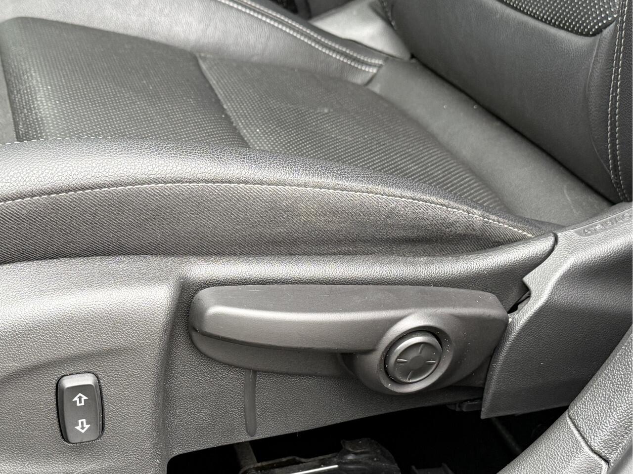 Opel INSIGNIA Sports Tourer BWJ 10-2020 | 1.5T 165PK Business Executive | LEER | TREKHAAK | STOELVERW | NAVI | CLIMA | CARPLAY | PDC | PRIVACY GLASS |