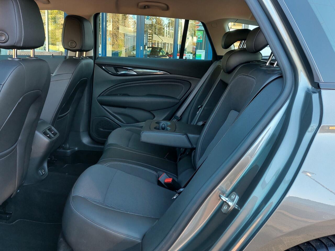 Opel INSIGNIA Sports Tourer 1.6 Turbo 200pk Automaat Business Executive | Navi | Apple Carplay+Android Auto | Clima | Cruise | Keyless Entry | Pdc V+A+Camera | Dodehoek+Rijstrooksensor | 18''lm | Trekhaak