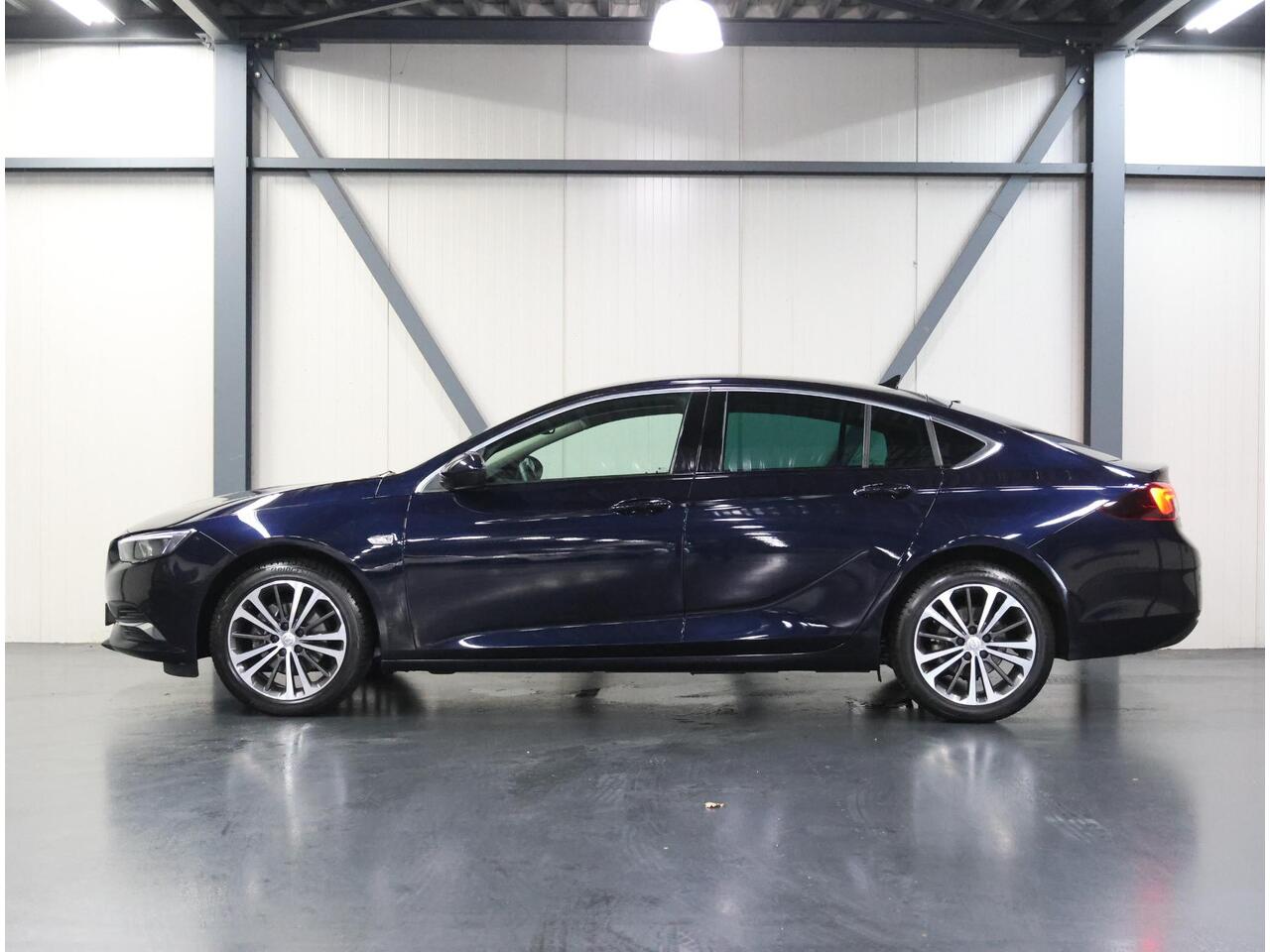 Opel INSIGNIA Grand Sport 165PK Executive | AUTOMAAT | AppleCarplay/Android Auto | Navigatie | LEER | Verwarmde Stoelen | Dodehoek Detectie | Parkeersensoren | Climate Control | Adaptive cruise control |