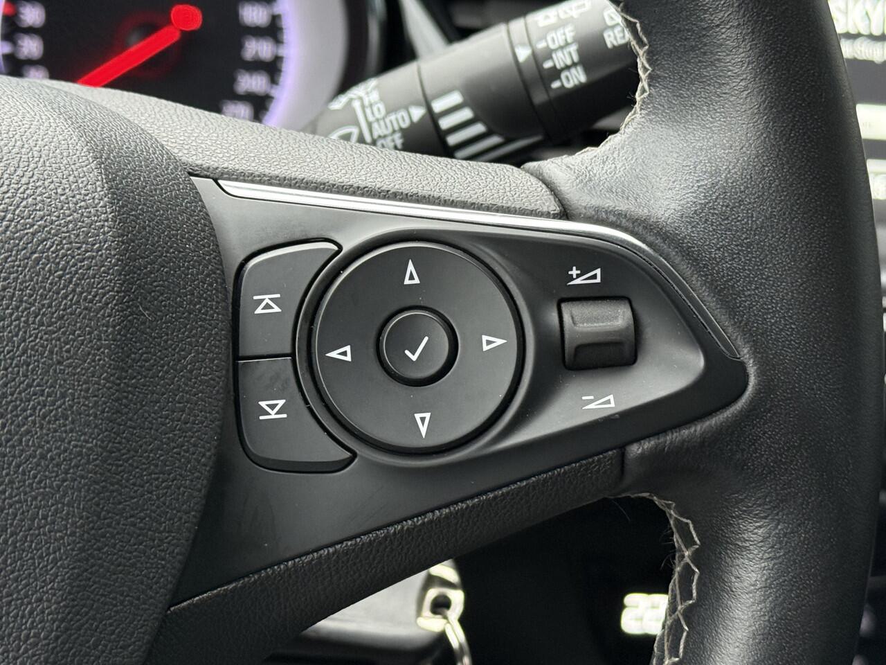 Opel INSIGNIA Sports Tourer BWJ 10-2020 | 1.5T 165PK Business Executive | LEER | TREKHAAK | STOELVERW | NAVI | CLIMA | CARPLAY | PDC | PRIVACY GLASS |