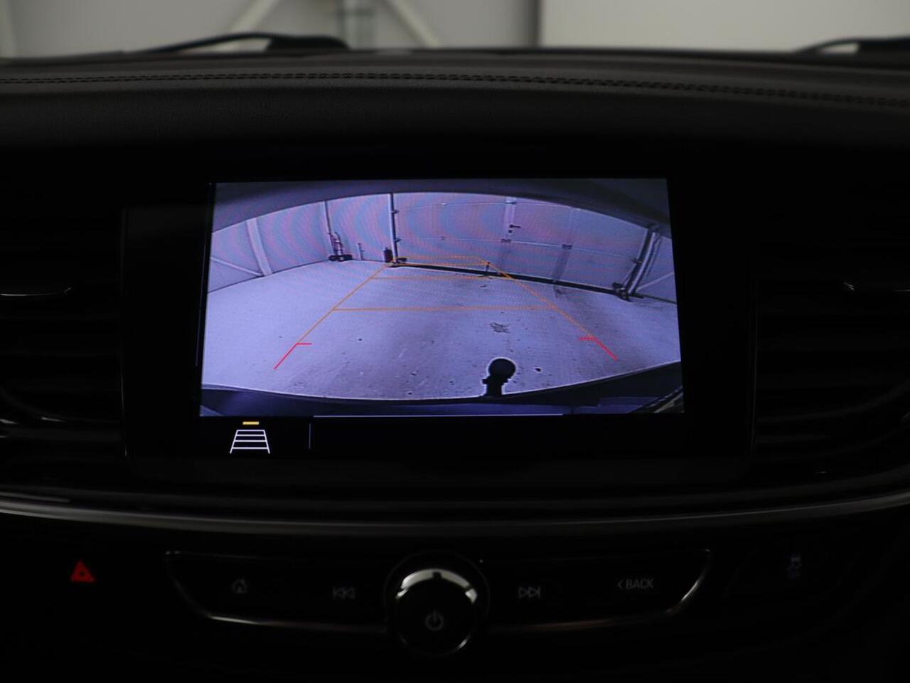 Opel INSIGNIA Sports Tourer 1.5 Turbo Business Executive | Leder | Trekhaak | Stoelverwarming | Camera | DAB | Carplay | Elektrische achterklep | LED