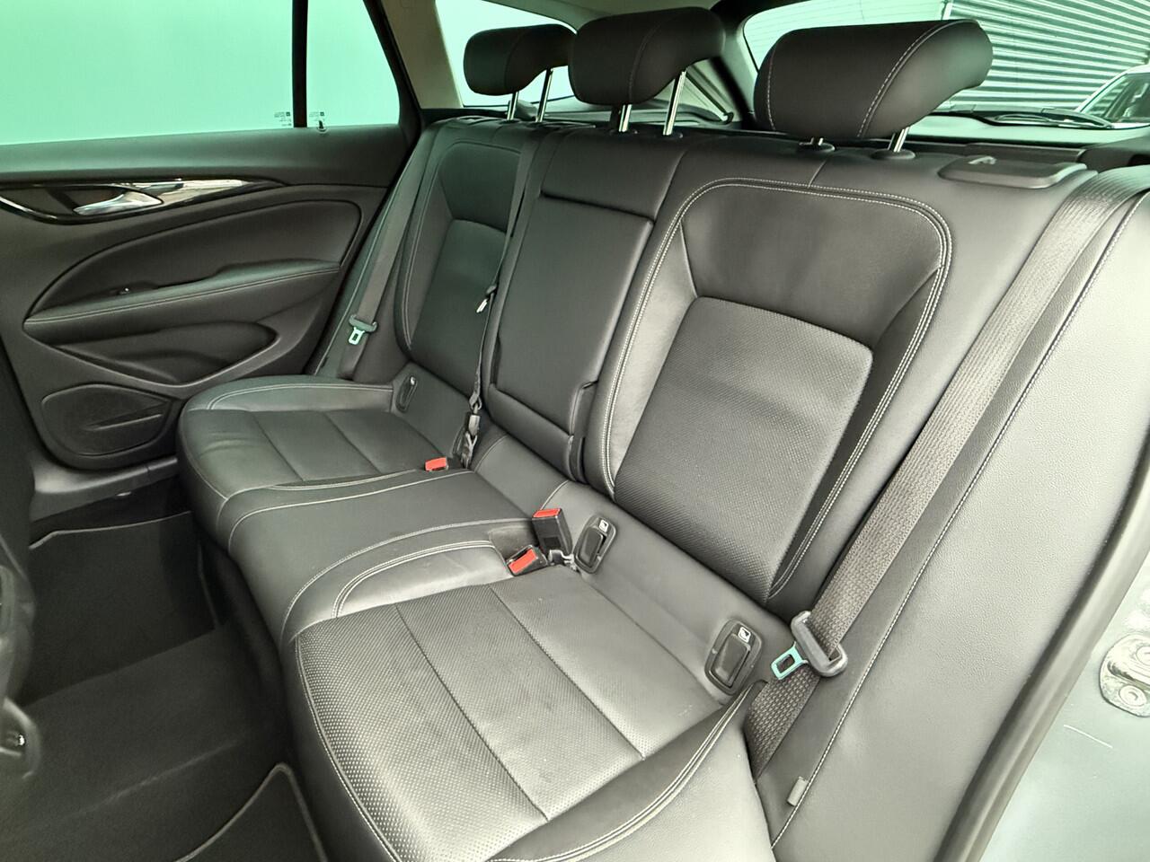 Opel INSIGNIA Sports Tourer BWJ 10-2020 | 1.5T 165PK Business Executive | LEER | TREKHAAK | STOELVERW | NAVI | CLIMA | CARPLAY | PDC | PRIVACY GLASS |