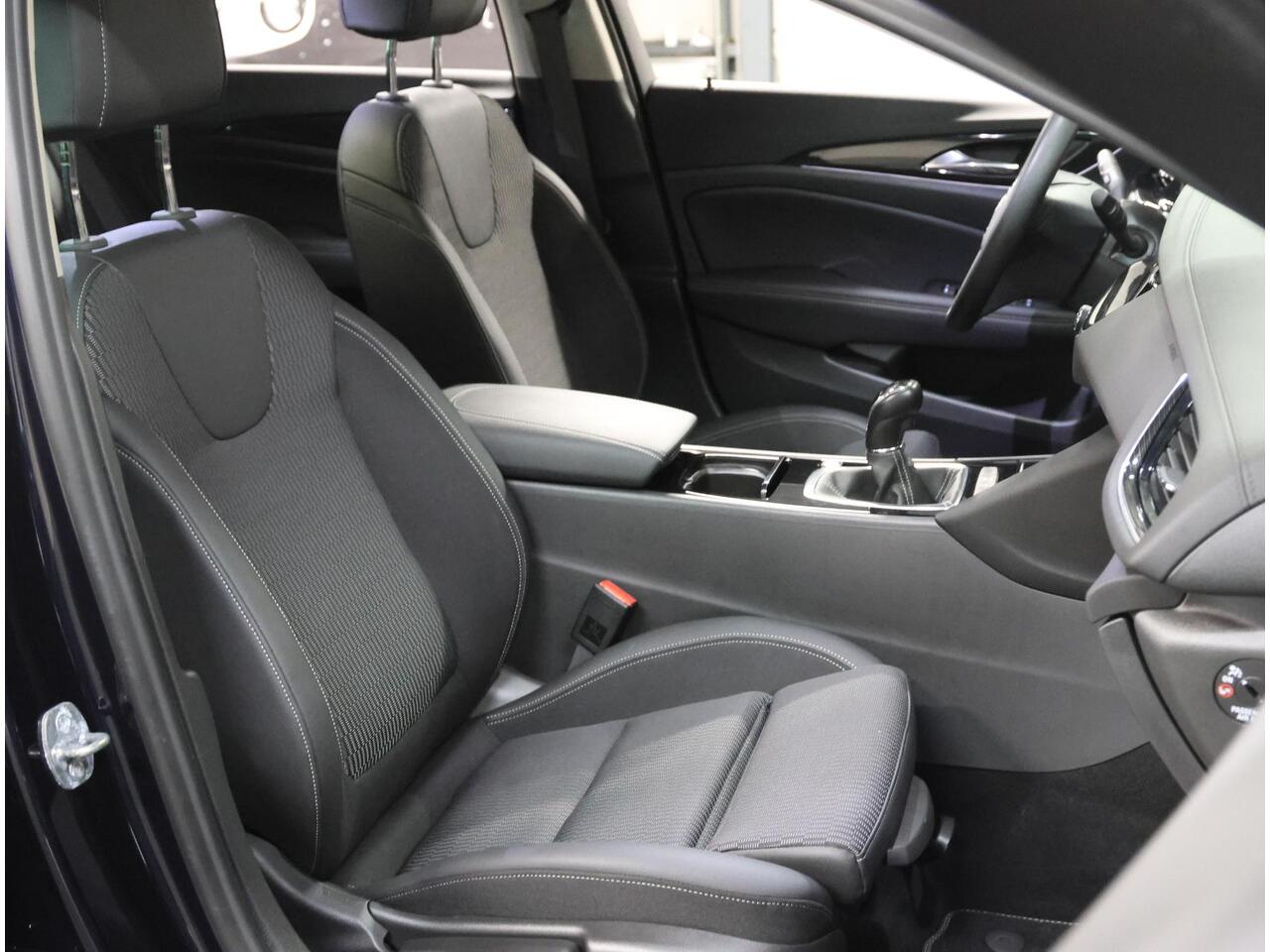 Opel INSIGNIA 165PK Executive | 1ste eigenaar | Winterpakket | OPC | AppleCarplay/Android Auto | 360'Camera | Keyless | Dodehoekdetectie | Electrische AGR stoelen | FULL LED | Dodehoek Detectie | Adaptive Cruise Control | AUTOMAAT