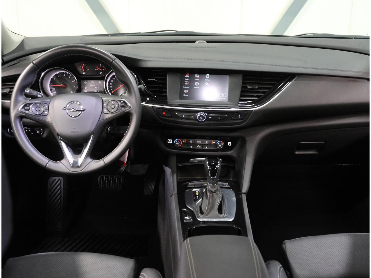 Opel INSIGNIA 165PK Executive | 1ste eigenaar | AUTOMAAT | AppleCarplay/Android Auto | Navigatie | LEER | Verwarmde Stoelen | Dodehoek Detectie | Parkeersensoren | Climate Control | Adaptive cruise control |