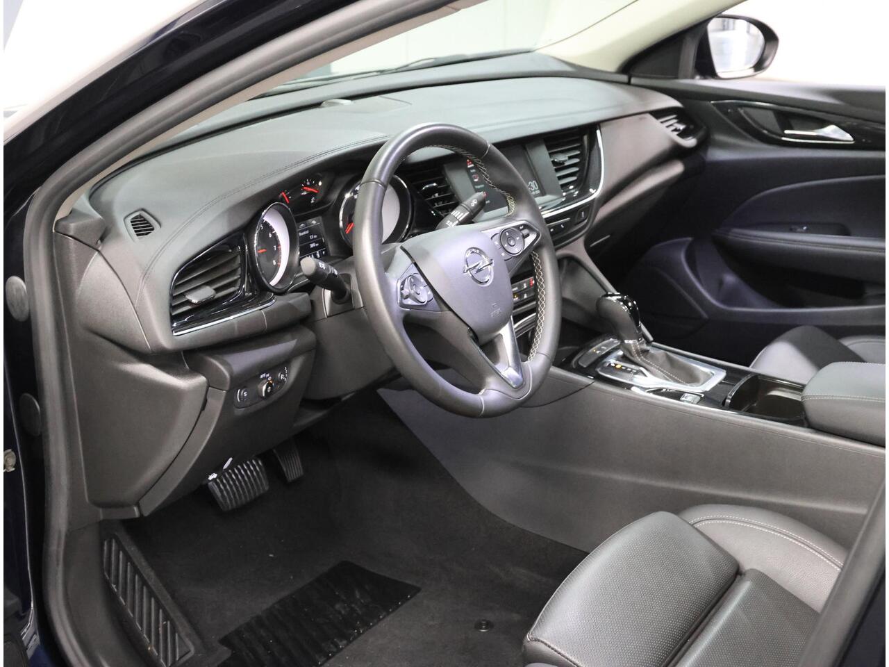 Opel INSIGNIA 165PK Executive | 1ste eigenaar | AUTOMAAT | AppleCarplay/Android Auto | Navigatie | LEER | Verwarmde Stoelen | Dodehoek Detectie | Parkeersensoren | Climate Control | Adaptive cruise control |