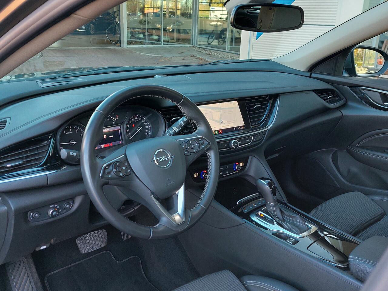 Opel INSIGNIA Sports Tourer 1.6 Turbo 200pk Automaat Business Executive | Navi | Apple Carplay+Android Auto | Clima | Cruise | Keyless Entry | Pdc V+A+Camera | Dodehoek+Rijstrooksensor | 18''lm | Trekhaak