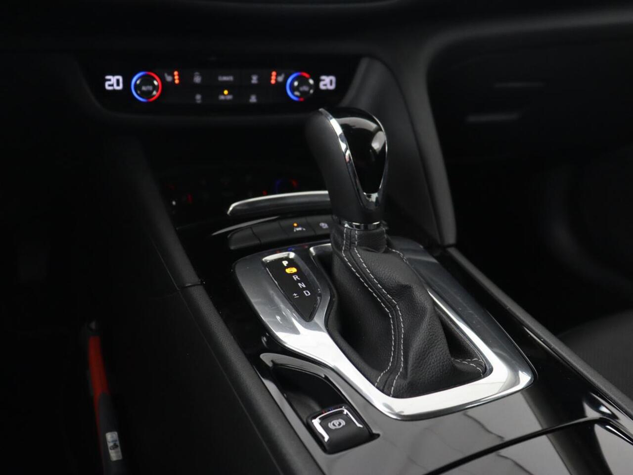 Opel INSIGNIA Sports Tourer 1.5 Turbo Business Executive | Leder | Trekhaak | Stoelverwarming | Camera | DAB | Carplay | Elektrische achterklep | LED