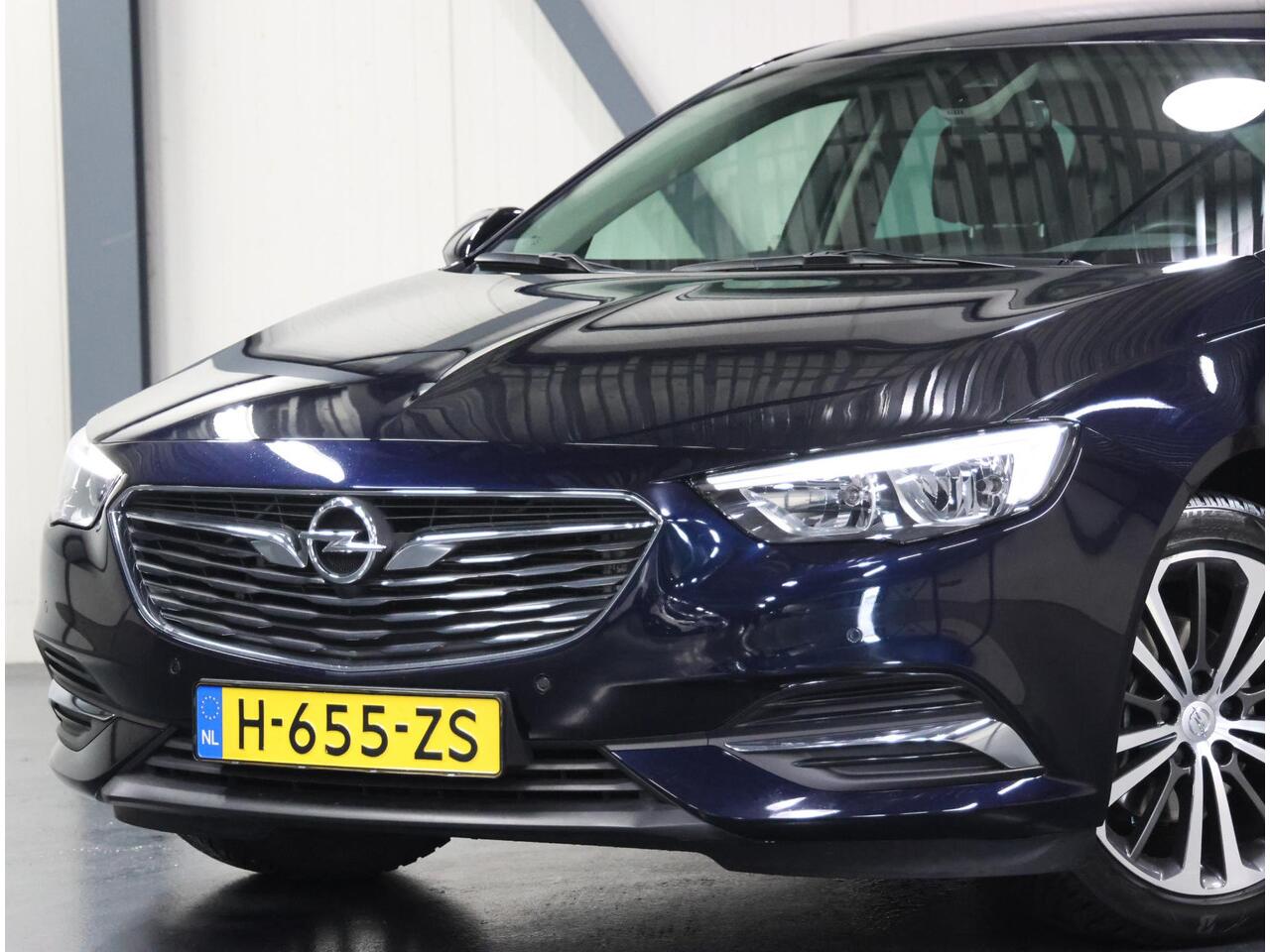 Opel INSIGNIA Grand Sport 165PK Executive | AUTOMAAT | AppleCarplay/Android Auto | Navigatie | LEER | Verwarmde Stoelen | Dodehoek Detectie | Parkeersensoren | Climate Control | Adaptive cruise control |
