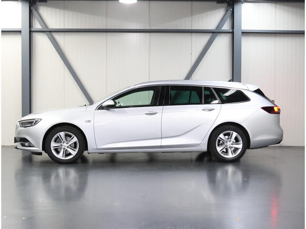 Opel INSIGNIA ST 165PK Turbo Innovation | 1ste eigenaar | AppleCarplay/AndroidAuto | Climate Control | Adaptive Cruise Control | Camera | AGR stoelen | Electrische achterklep | matrix LED | AUTOMAAT | Parkeersensoren | Privacy Glass | Isofix |