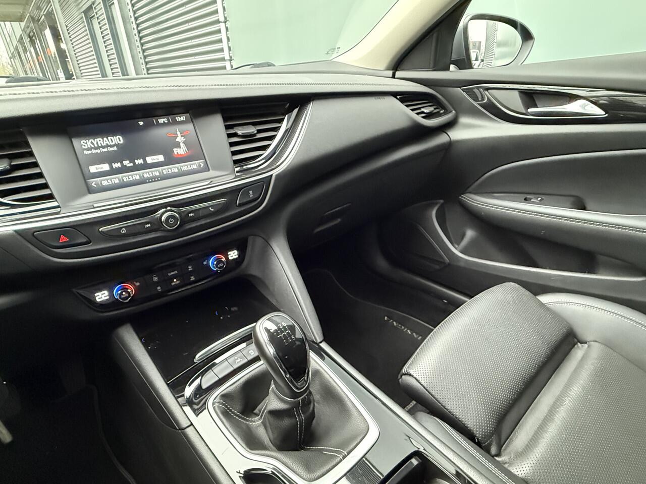 Opel INSIGNIA Sports Tourer BWJ 10-2020 | 1.5T 165PK Business Executive | LEER | TREKHAAK | STOELVERW | NAVI | CLIMA | CARPLAY | PDC | PRIVACY GLASS |