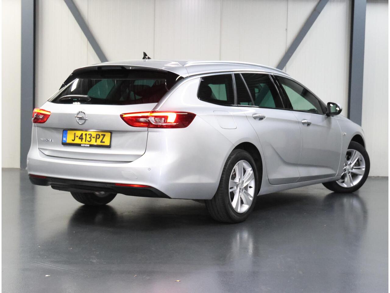 Opel INSIGNIA ST 165PK Turbo Innovation | 1ste eigenaar | AppleCarplay/AndroidAuto | Climate Control | Adaptive Cruise Control | Camera | AGR stoelen | Electrische achterklep | matrix LED | AUTOMAAT | Parkeersensoren | Privacy Glass | Isofix |