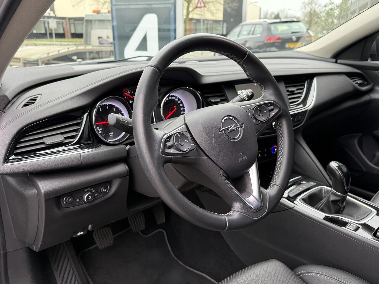 Opel INSIGNIA Sports Tourer BWJ 10-2020 | 1.5T 165PK Business Executive | LEER | TREKHAAK | STOELVERW | NAVI | CLIMA | CARPLAY | PDC | PRIVACY GLASS |