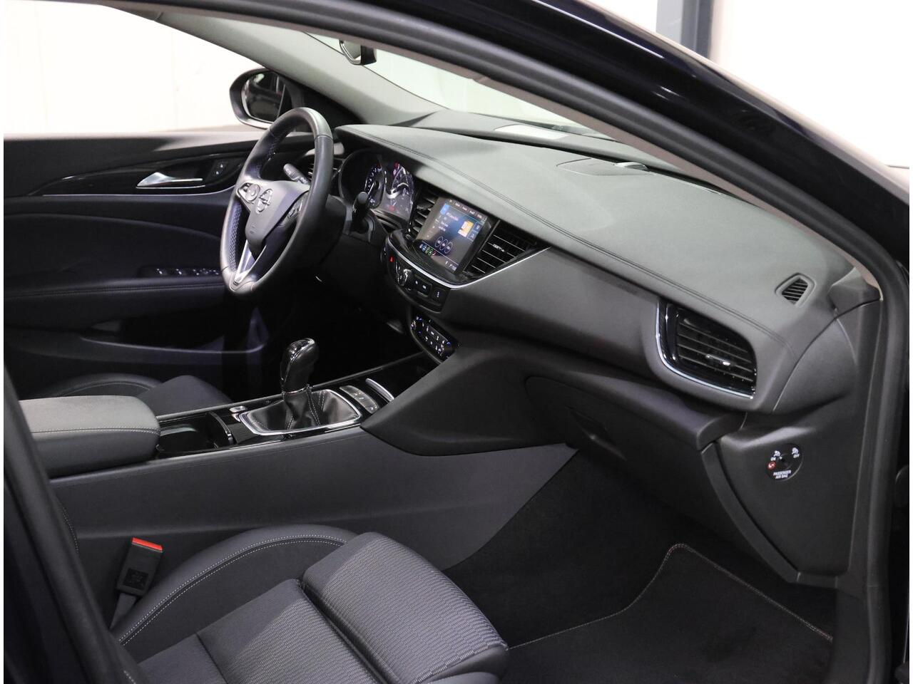 Opel INSIGNIA 165PK Executive | 1ste eigenaar | Winterpakket | OPC | AppleCarplay/Android Auto | 360'Camera | Keyless | Dodehoekdetectie | Electrische AGR stoelen | FULL LED | Dodehoek Detectie | Adaptive Cruise Control | AUTOMAAT