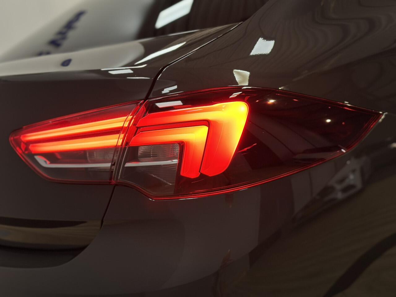 Opel INSIGNIA Grand Sport 1.5 CDTI Business Elegance Airco ECC | LED | Camera | Navigatie | Trekhaak | Cruise Control | Stuurverwarming | Apple Carplay Android Auto | Isofix | NAP |