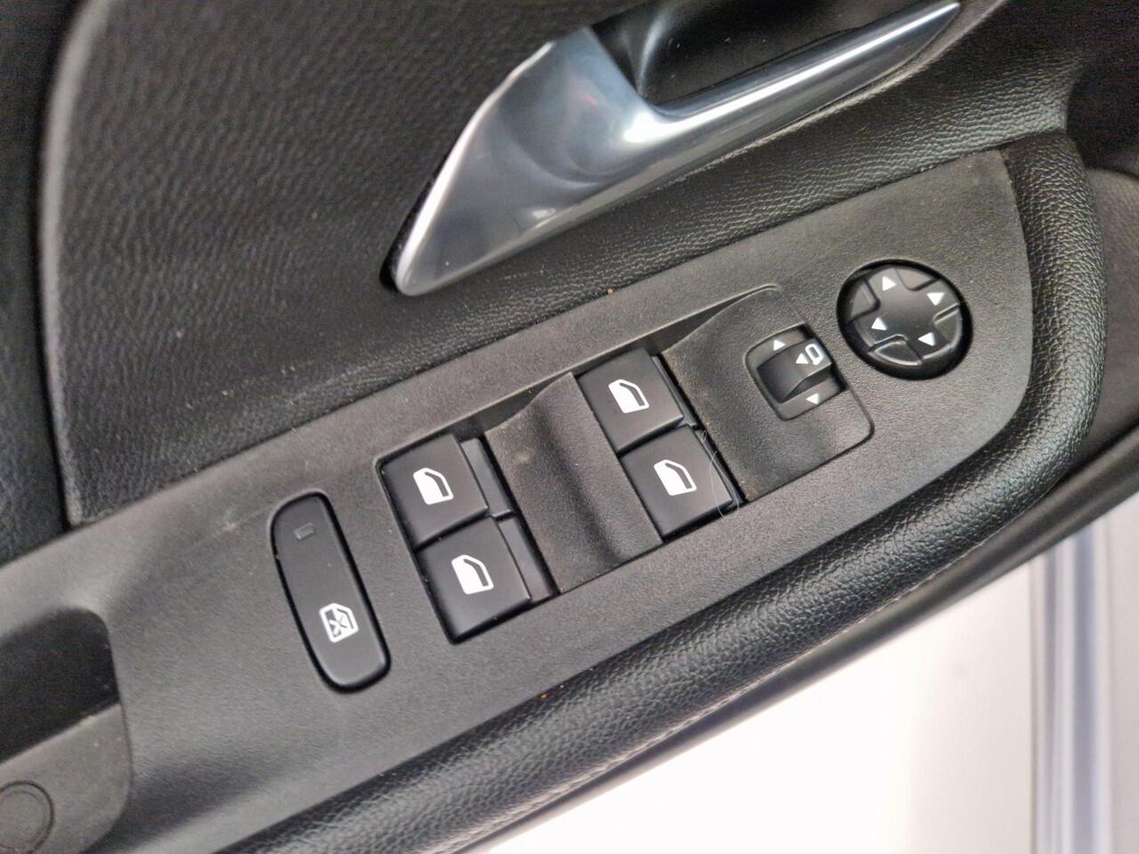 Opel MOKKA Electric Level 4 50 kWh Rode accenten