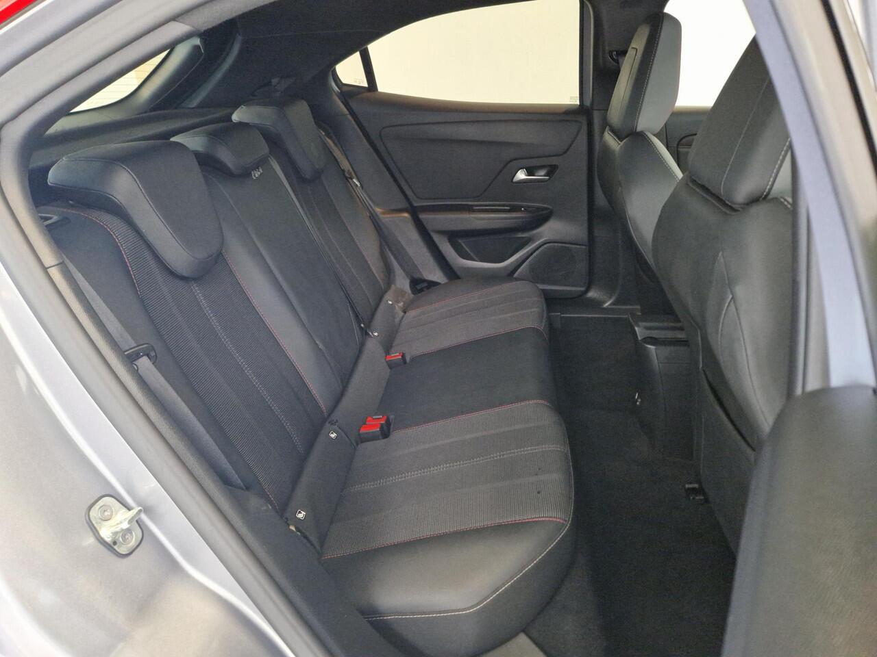 Opel MOKKA Electric Level 4 50 kWh Rode accenten