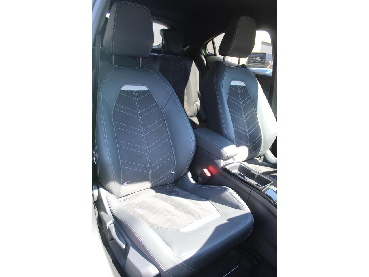 Opel MOKKA 1.2 Turbo Ultimate Automaat Navigatie/Virtual cockpit/Adaptive cruise control/Achteruitrijcamera/Parkeersensoren rondom/Apple carplay/Dodehoek detectie/Stoelverwarming/Stuurverwarming/Climate control/DAB/Lane assist/18'' Lichtmetalen velgen.